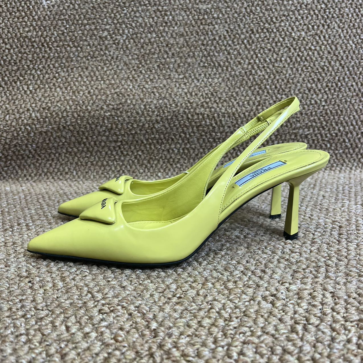 99新 Prada/普拉达 蔚蓝/小猫跟鞋/36.5码/跟高8cm/LZ1226V081