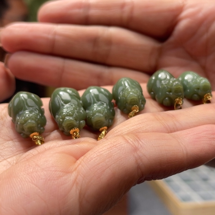 和田玉未镶嵌颈饰多样性发货，发其一