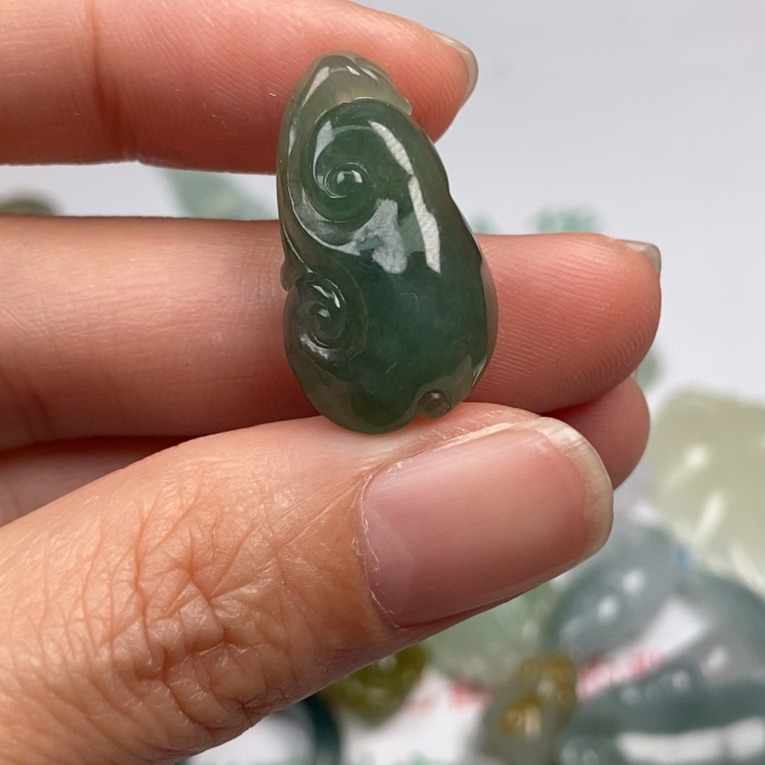 古***月翡翠未镶嵌颈饰翡翠