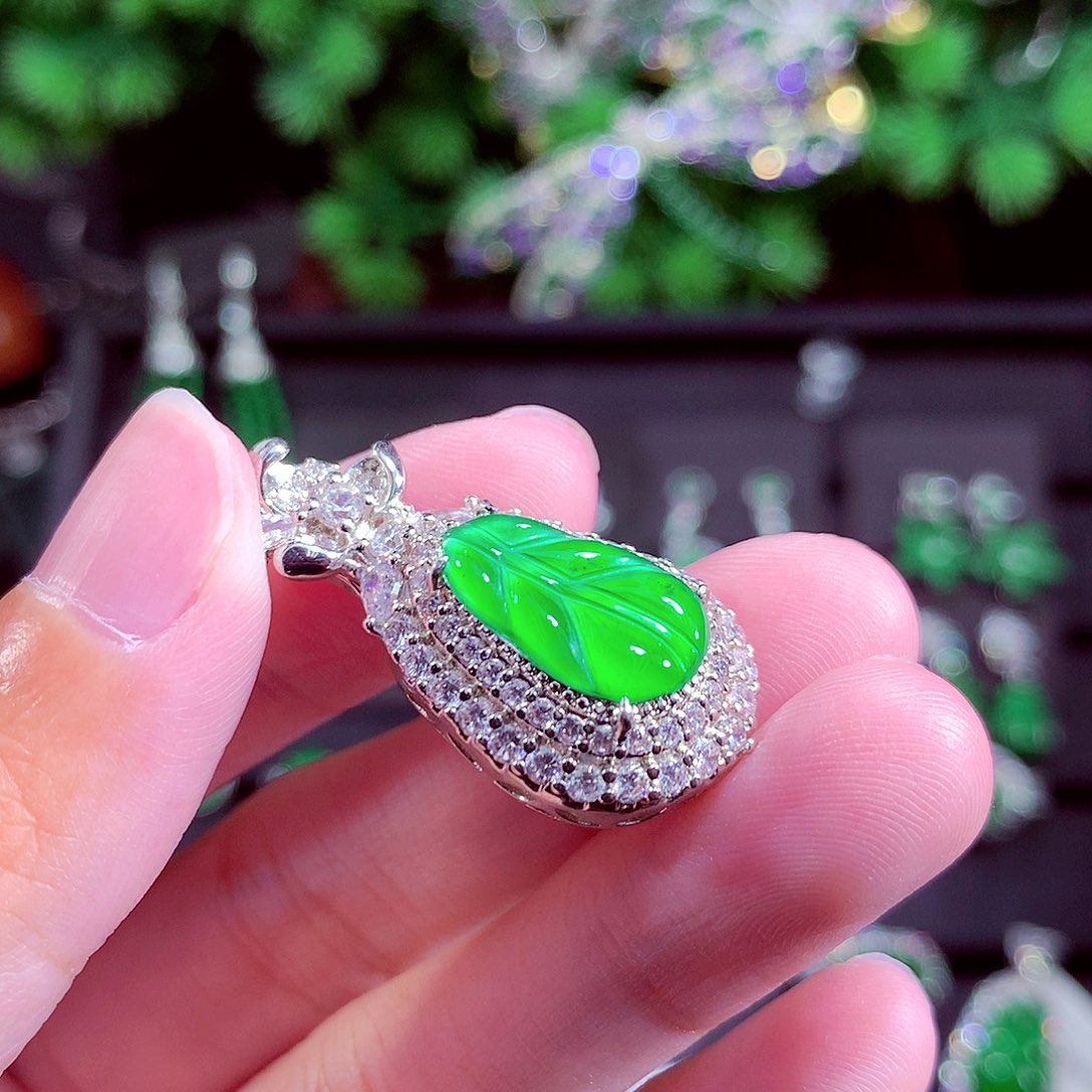 颈饰未镶嵌翡翠天然