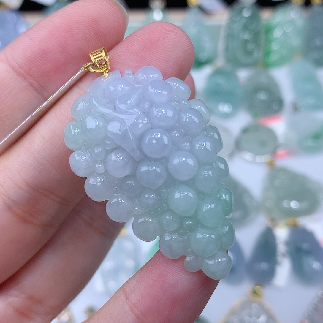 翡翠颈饰18K金镶嵌葡萄
