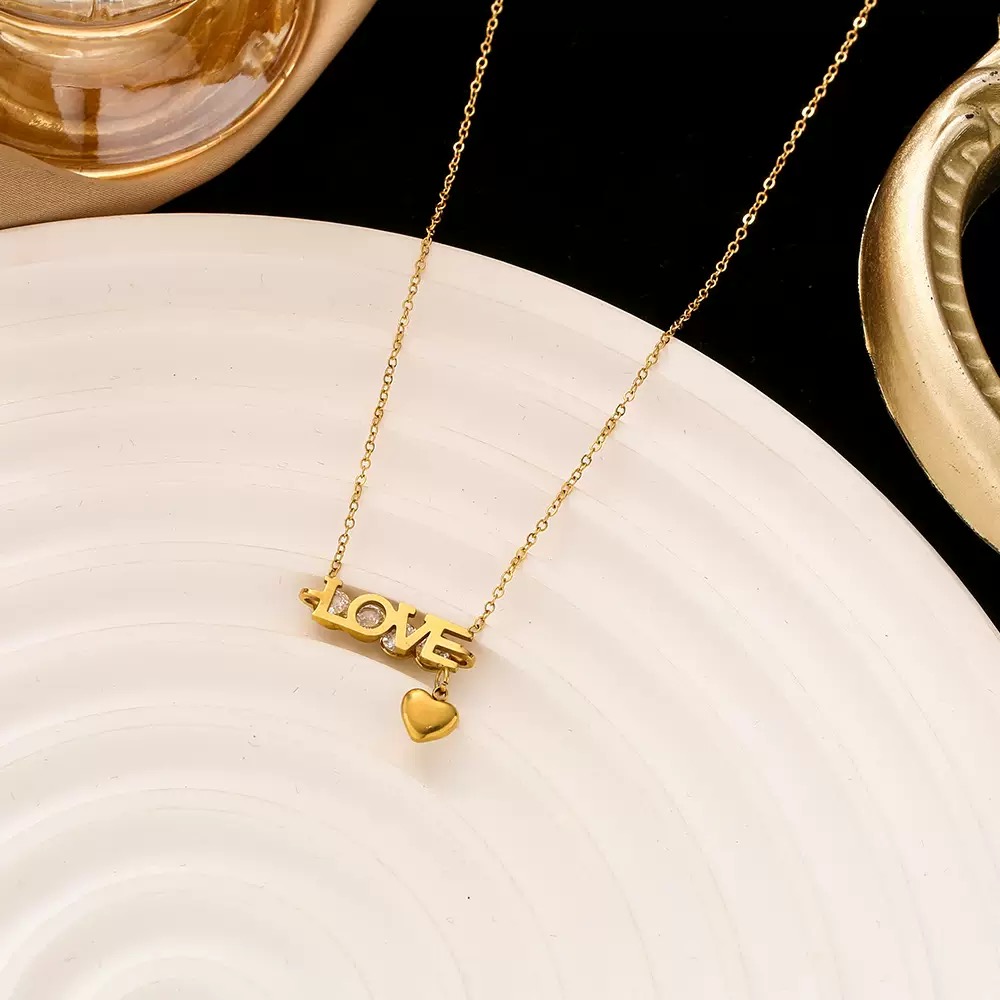 钛钢项链 2039-love字母项链女爱心吊坠心形轻奢小众生日礼物