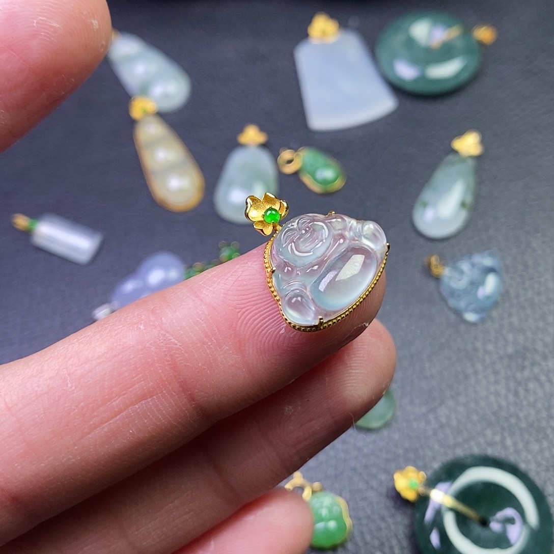 颈饰18K金镶嵌翡翠