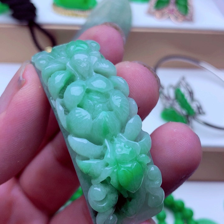 翡翠未镶嵌吊坠(不含链)