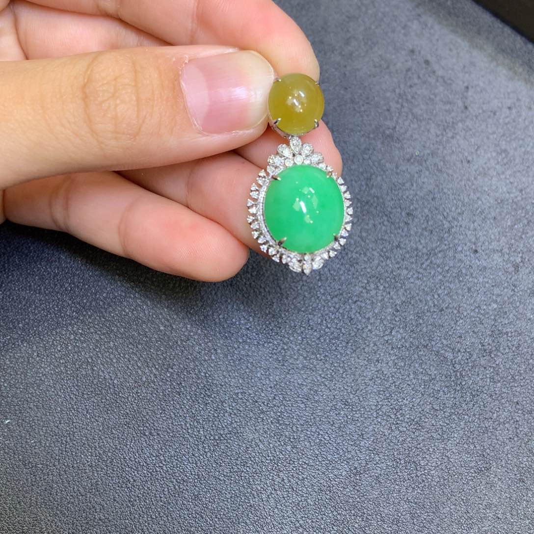 翡翠18K金镶嵌颈饰翡翠