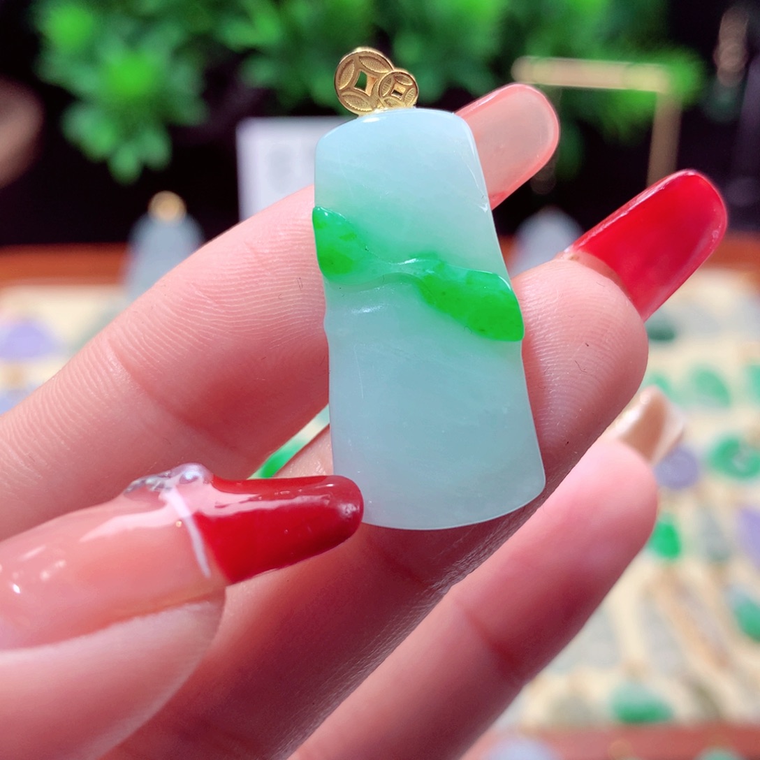 翡翠吊坠(不含链)18K金镶嵌