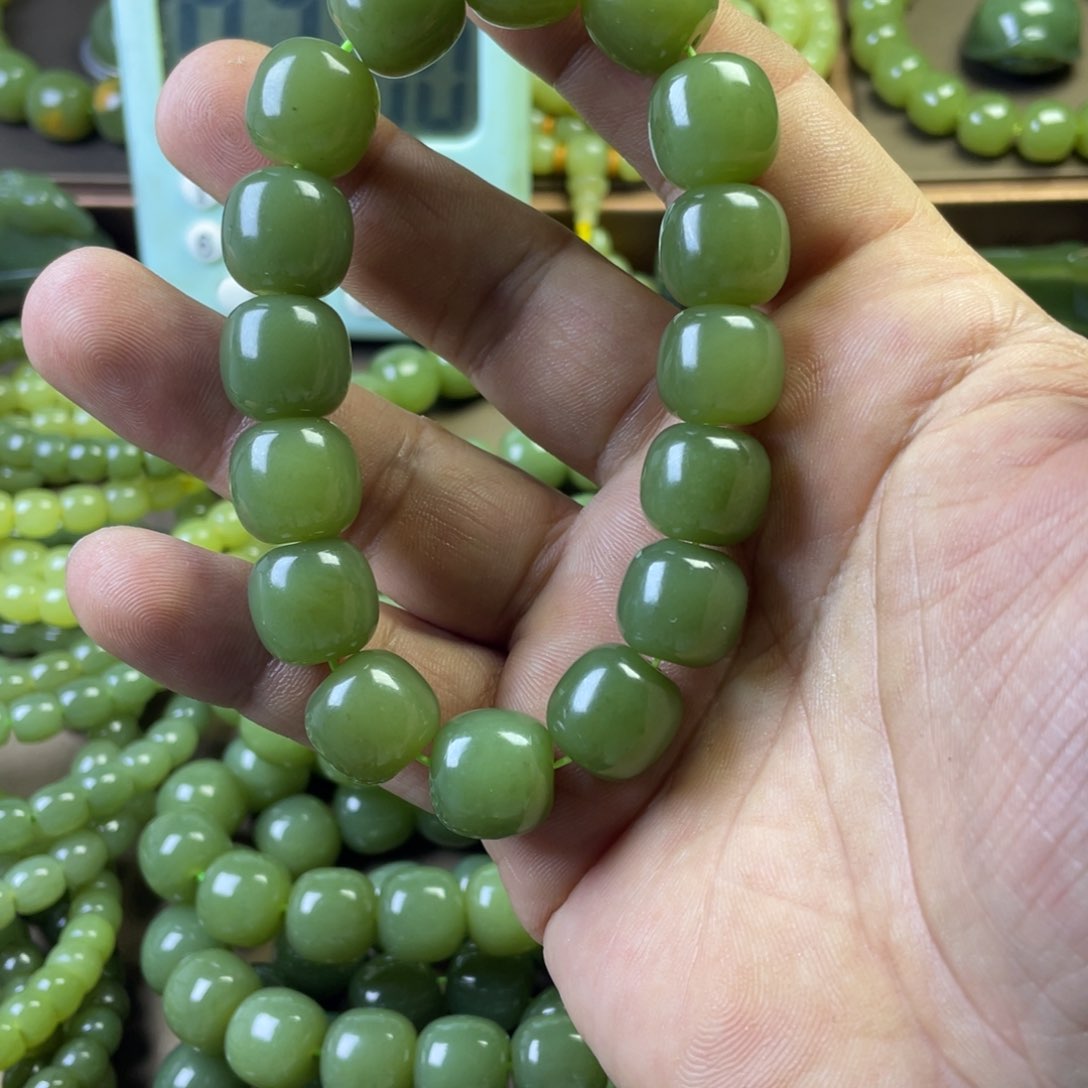 岫岩老玉（透闪石质玉）手链未镶嵌东**尧