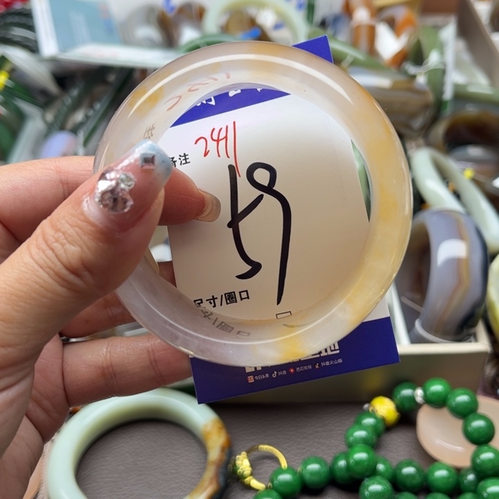 石英质玉手镯未镶嵌