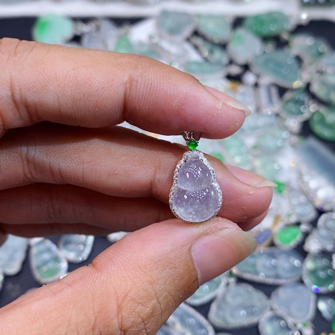 翡翠18K金镶嵌颈饰