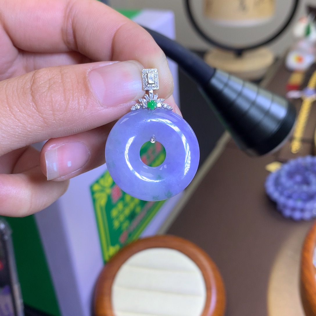 翡翠颈饰18K金镶嵌翡翠