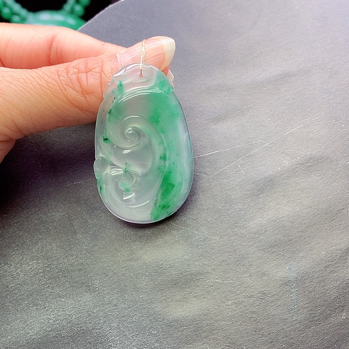 颈饰未镶嵌石英质玉