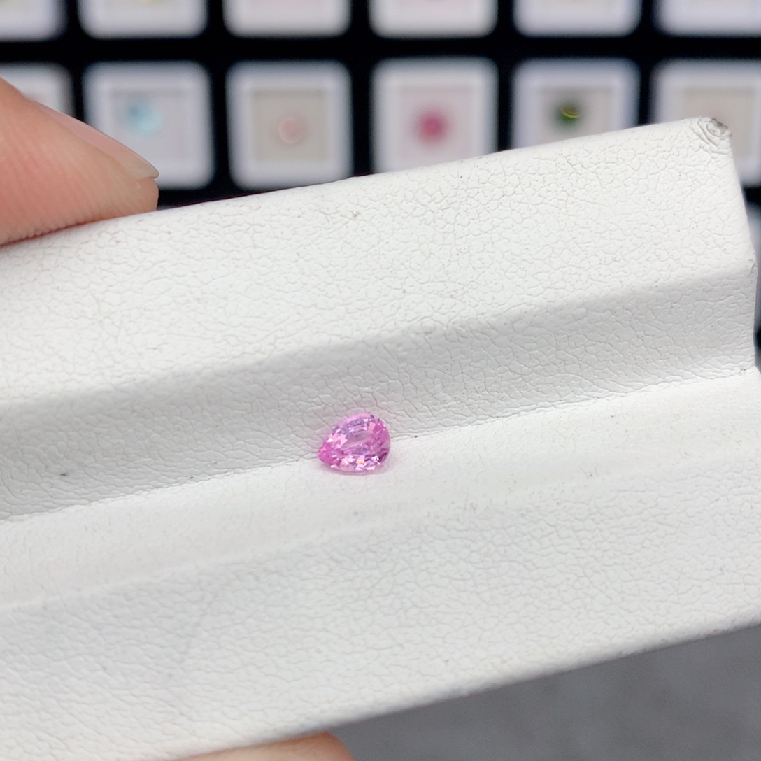 蓝宝石裸石未镶嵌4*5mm