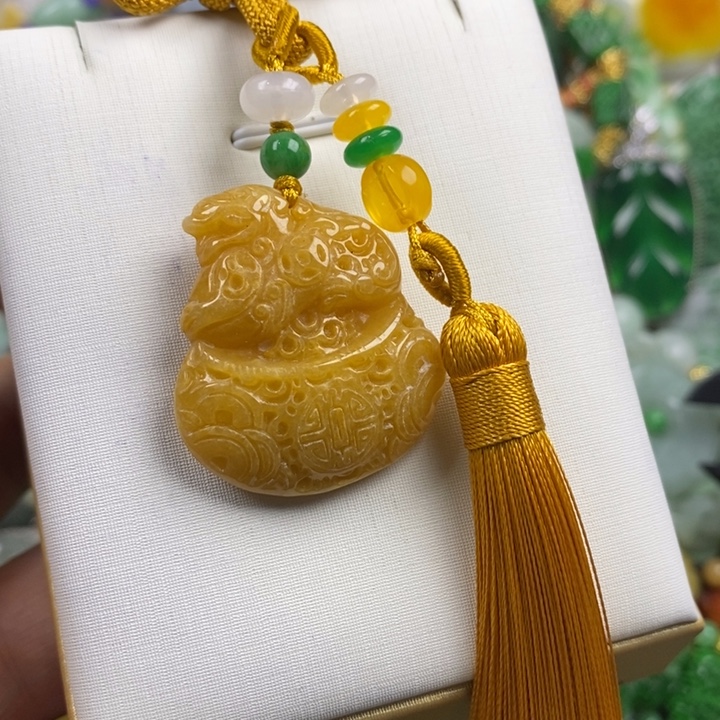 翡翠未镶嵌吊坠(赠链)