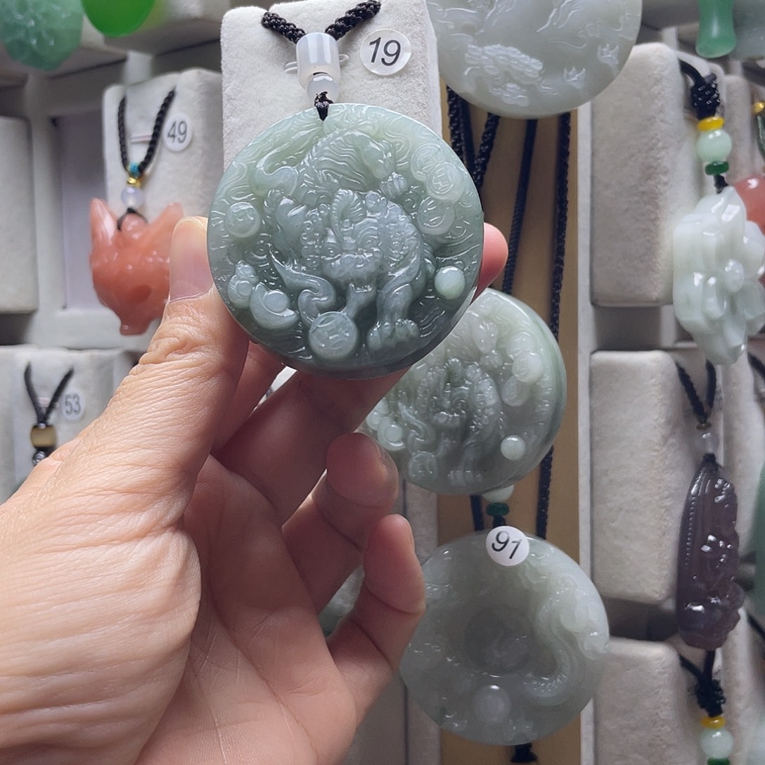 石英质玉未镶嵌颈饰