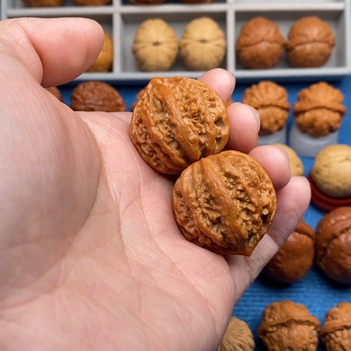 文玩核桃把件九龙筋