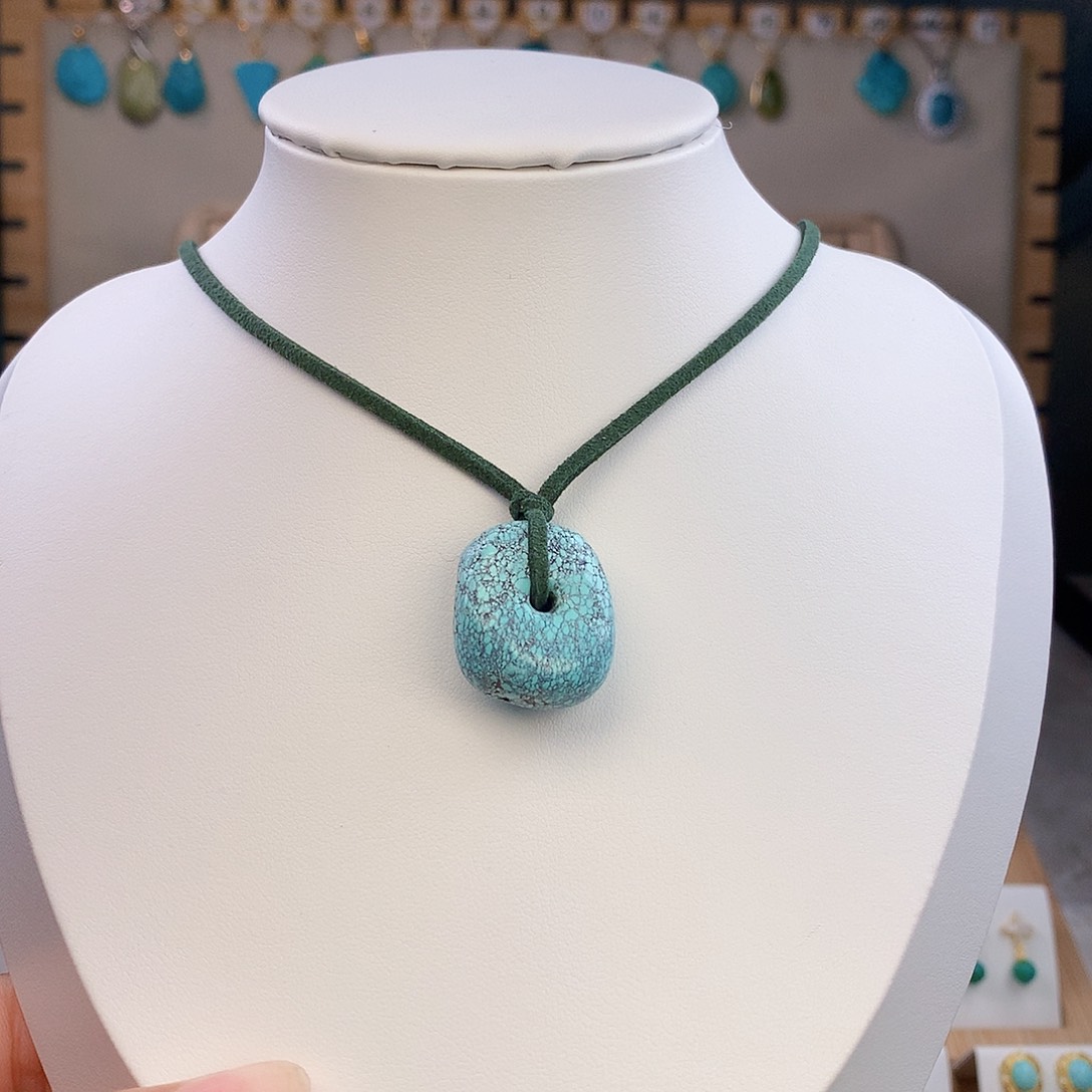 未镶嵌绿松石颈饰