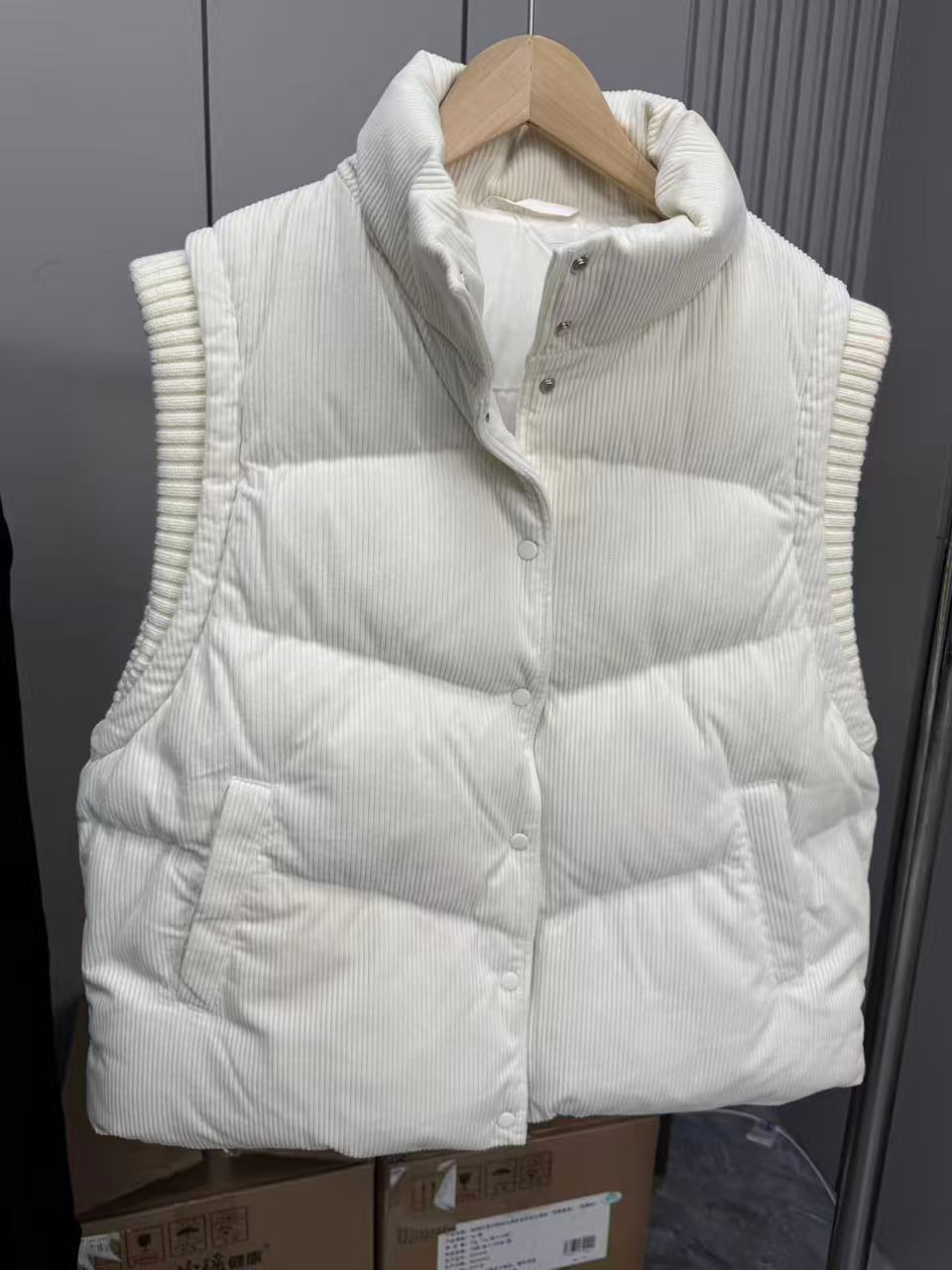 灯芯绒羽绒马甲很好