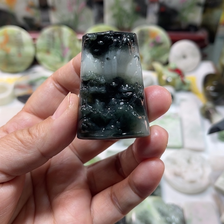 独山玉未镶嵌颈饰
