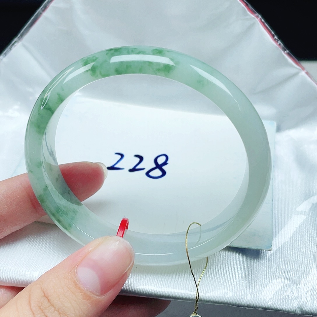 翡翠未镶嵌手镯（贵妃镯）贵妃54.5