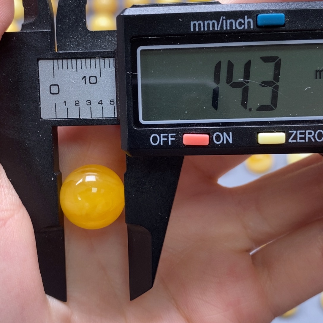 琥珀未镶嵌裸石纯天然