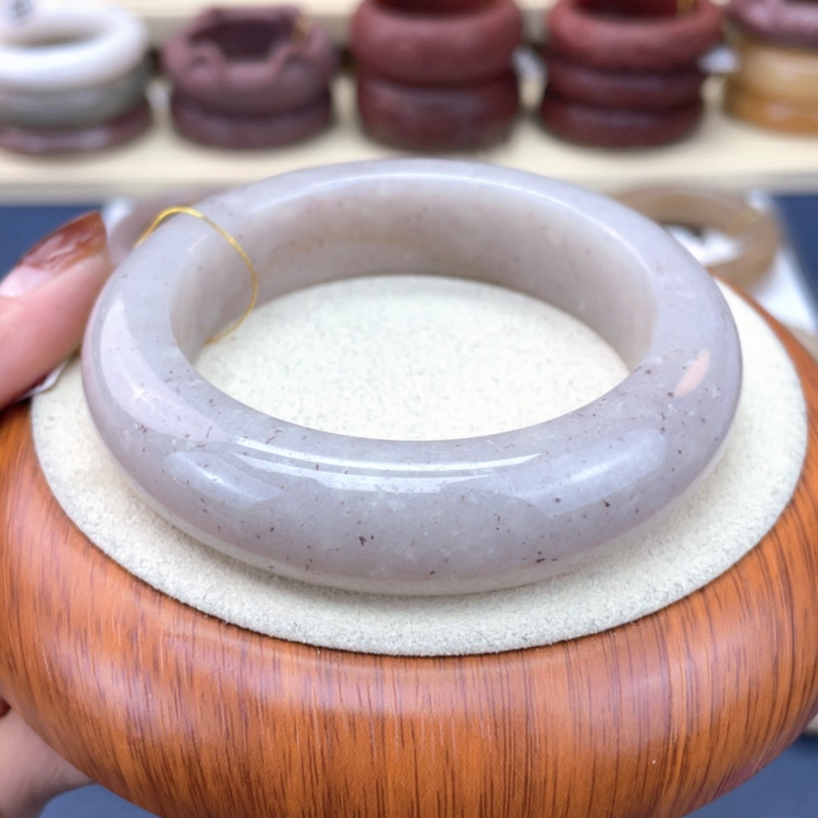 【闪购商品】石英质玉手镯未镶嵌