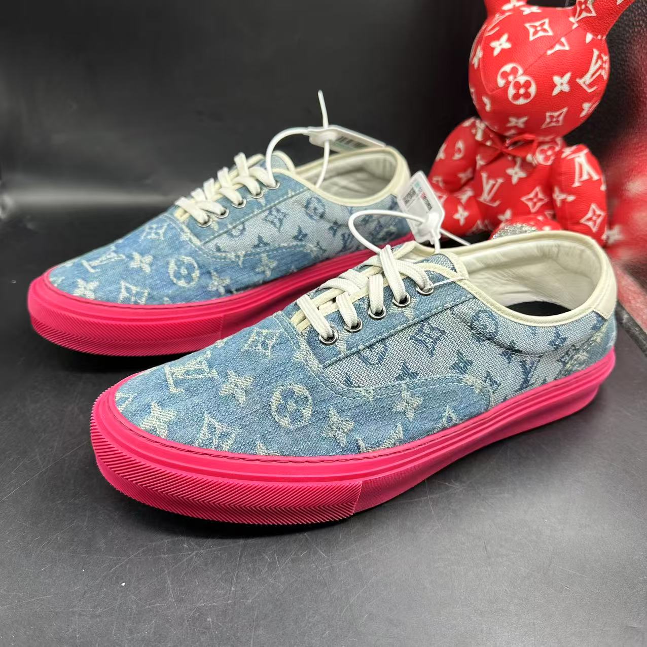 95新 LouisVuitton/路易威登 蓝牛仔粉底老花板鞋43欧码lz97