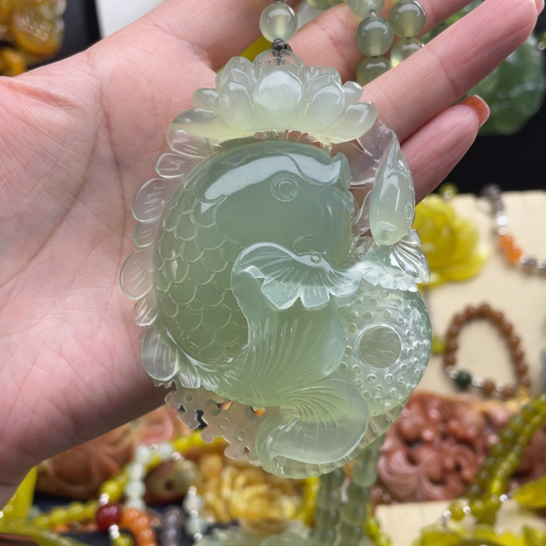 未镶嵌蛇纹石玉颈饰