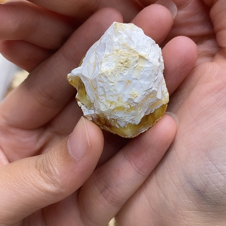 大***手未镶嵌定制琥珀裸石