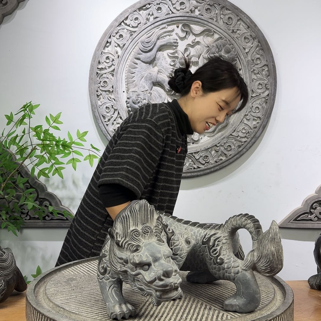 李***菱石材青石雕刻精工u型吸水兽长宽30厘米高20厘米