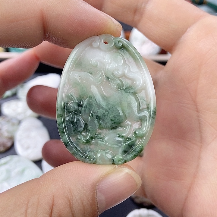 独山玉颈饰未镶嵌