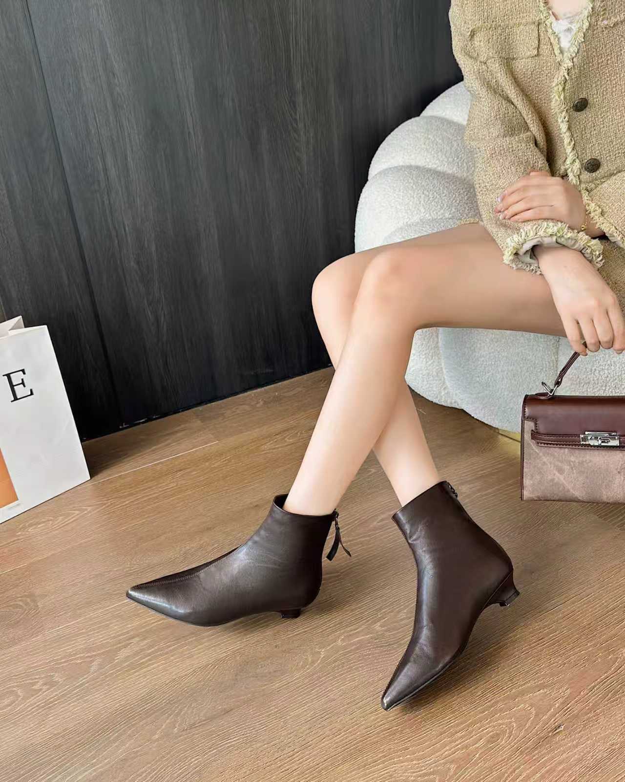 时装靴皮面瘦瘦靴时尚矮跟短靴尖头马丁靴秋冬女鞋