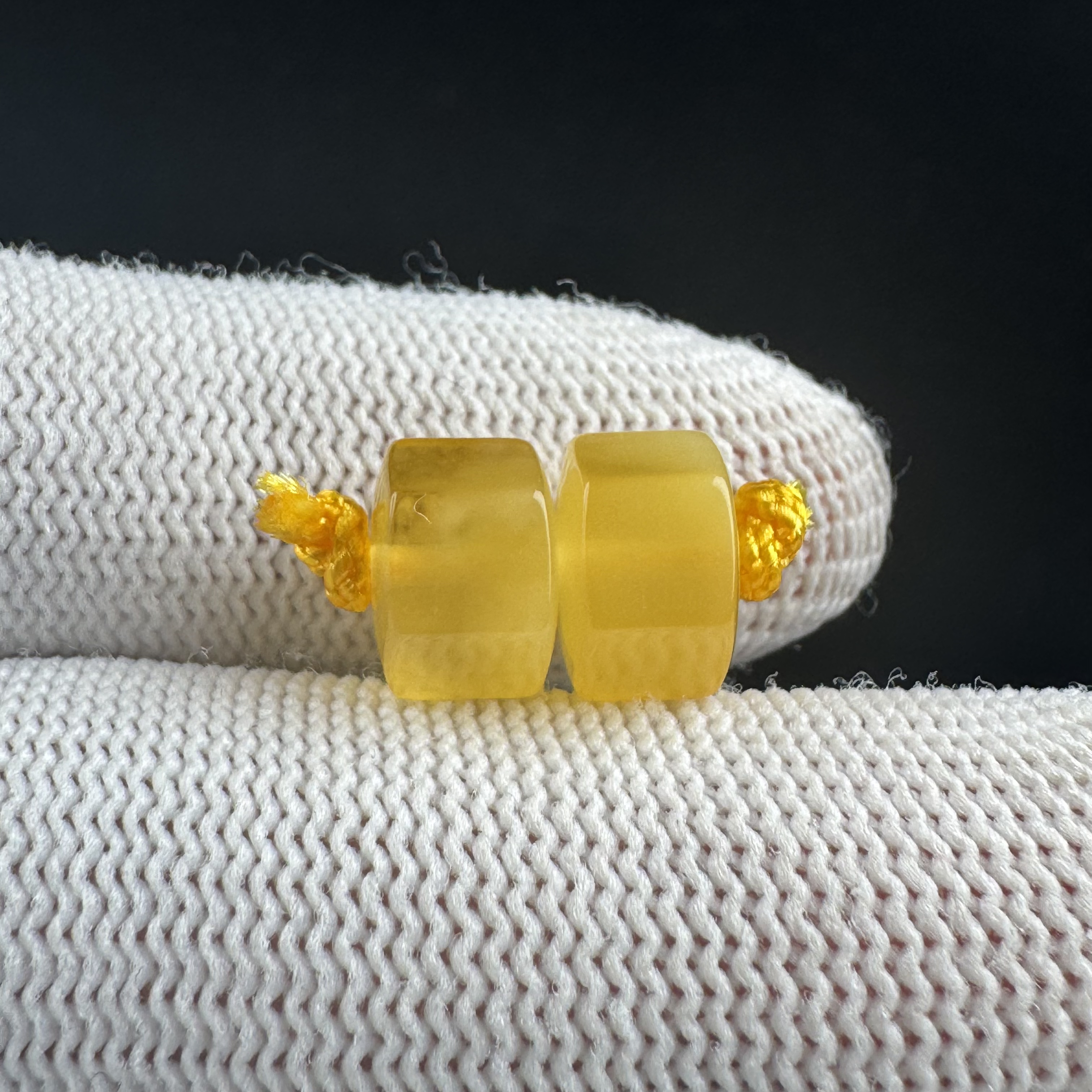 B5564天然原矿蜜蜡微瑕特价对珠8.9mm支持复检