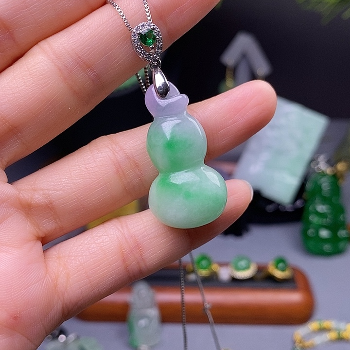 翡翠未镶嵌吊坠(赠链)