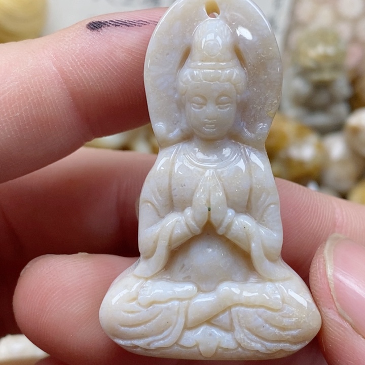 颈饰未镶嵌硅化珊瑚（珊瑚玉）