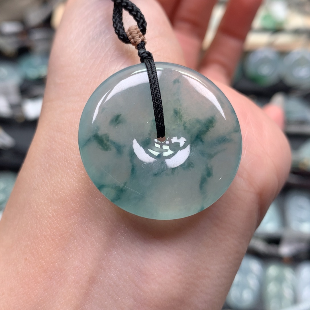 翡翠颈饰未镶嵌扣子