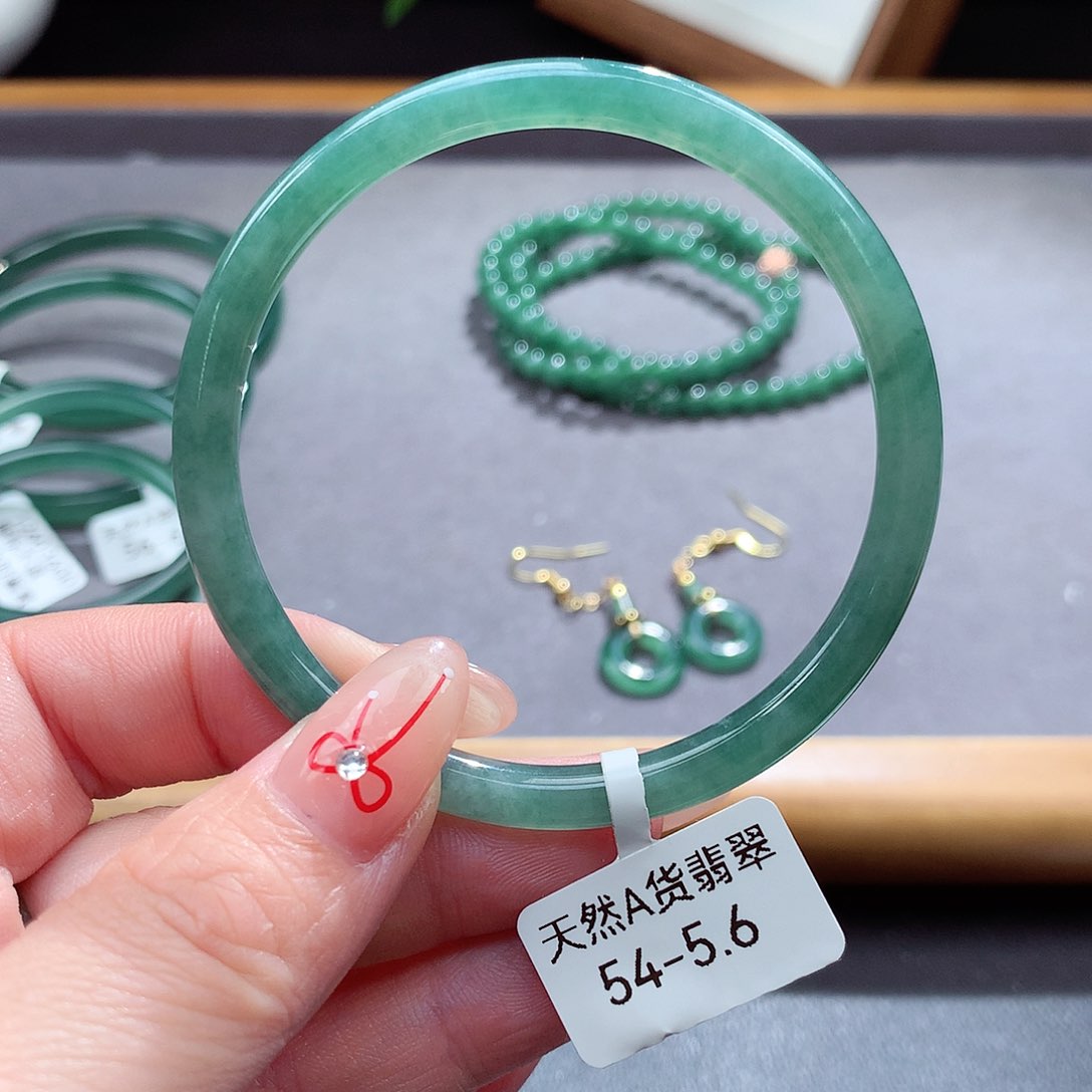 翡翠手镯（圆镯）未镶嵌