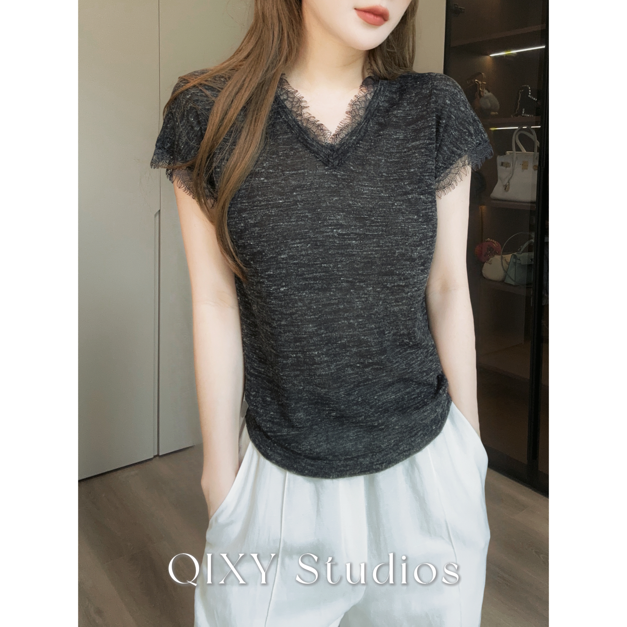 Qixiaoyao 夏季新款小众设计感幻彩V领短袖T恤#YTDD9162