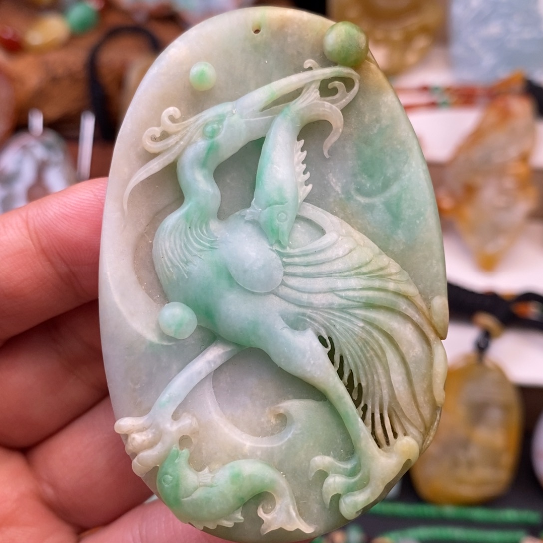 翡翠未镶嵌颈饰一路连科