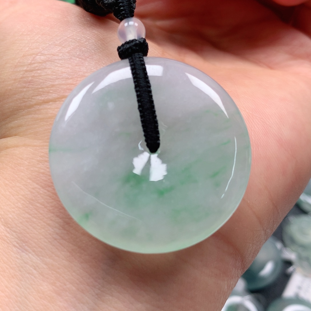 翡翠颈饰未镶嵌天然翡翠