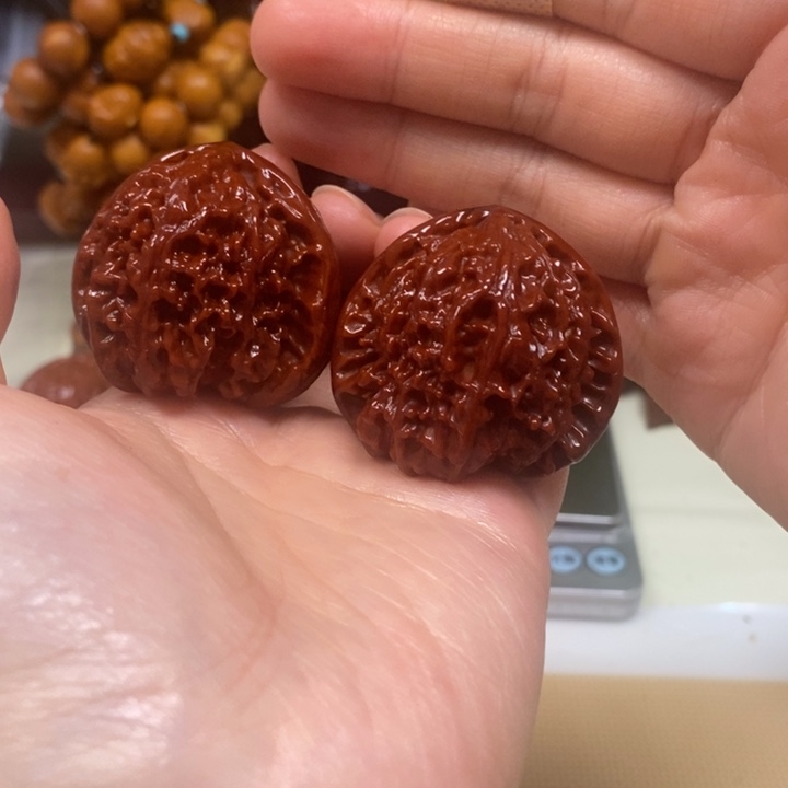 文玩核桃吊坠三角白