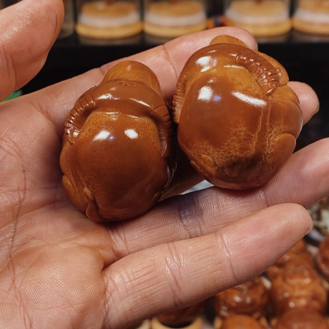 橄榄核吊坠小牛一对2222222