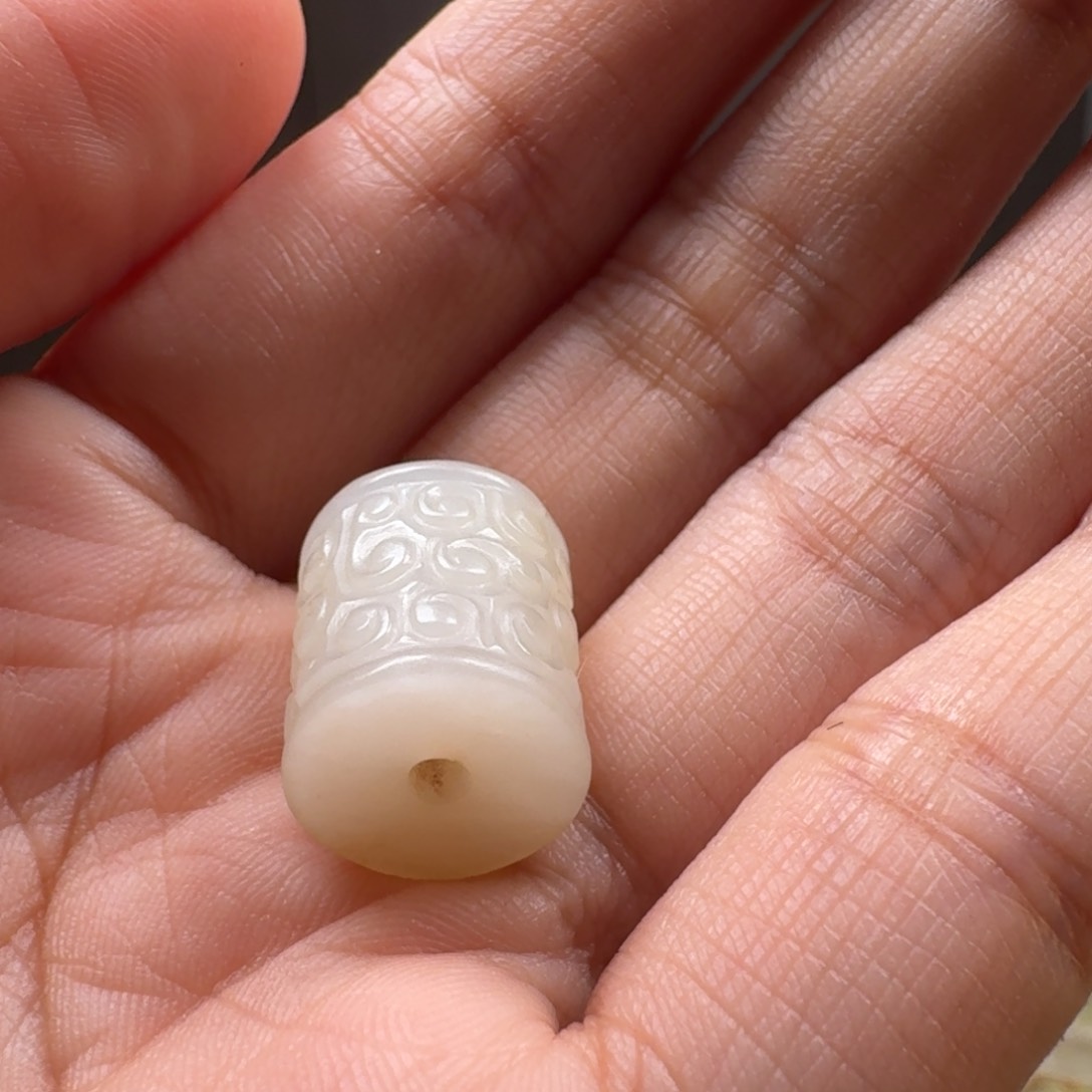 能***亮和田玉未镶嵌颈饰