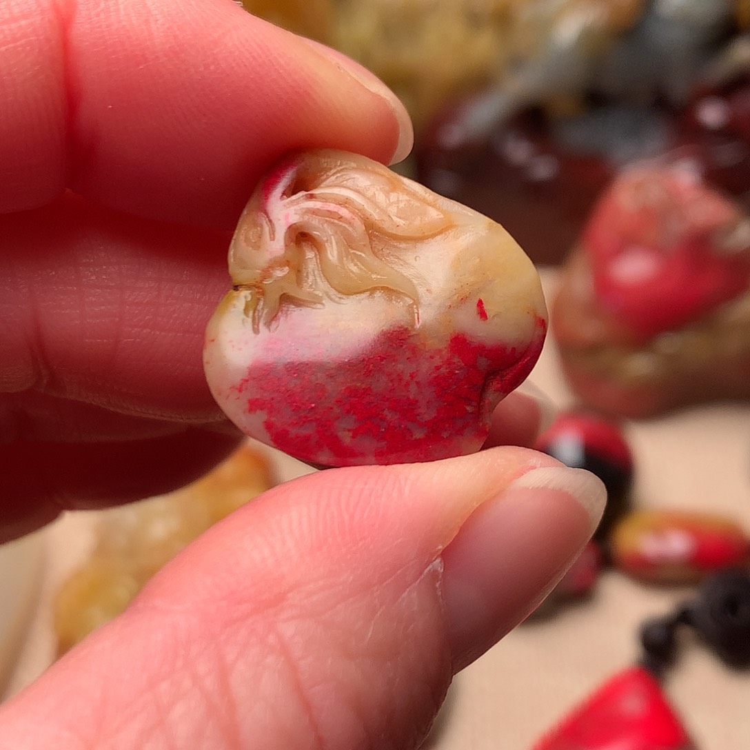 昌化鸡血石精美挂件