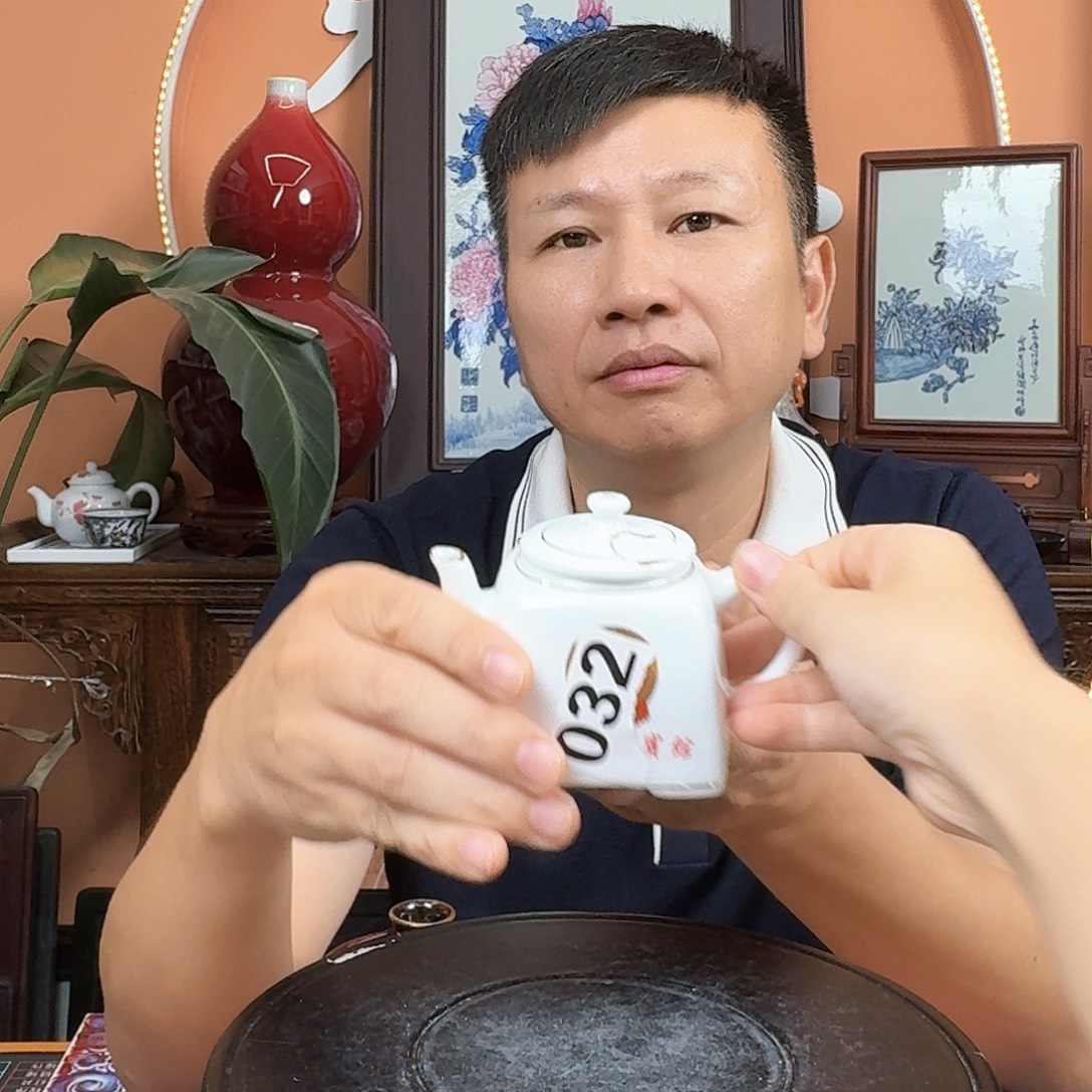 景德镇陶瓷手工壶四方
