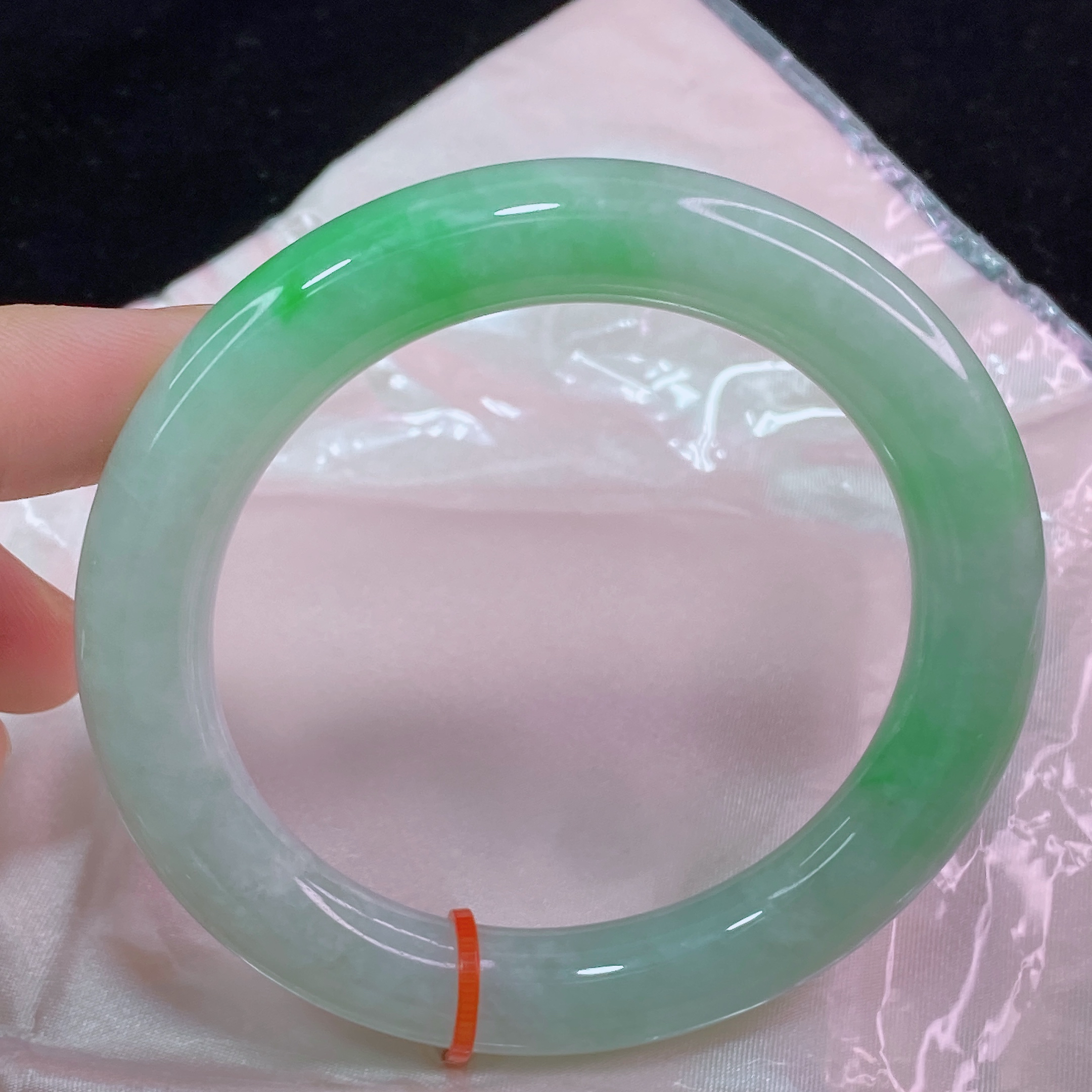 缅甸天然A货翡翠手镯冰润飘阳绿圆条 5960圈
