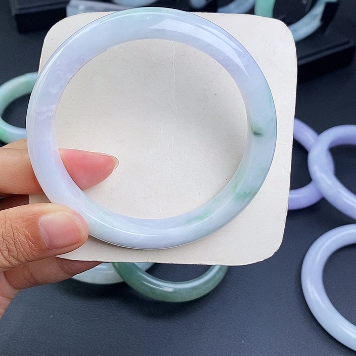 翡翠手镯未镶嵌60.2谈春彩的手镯