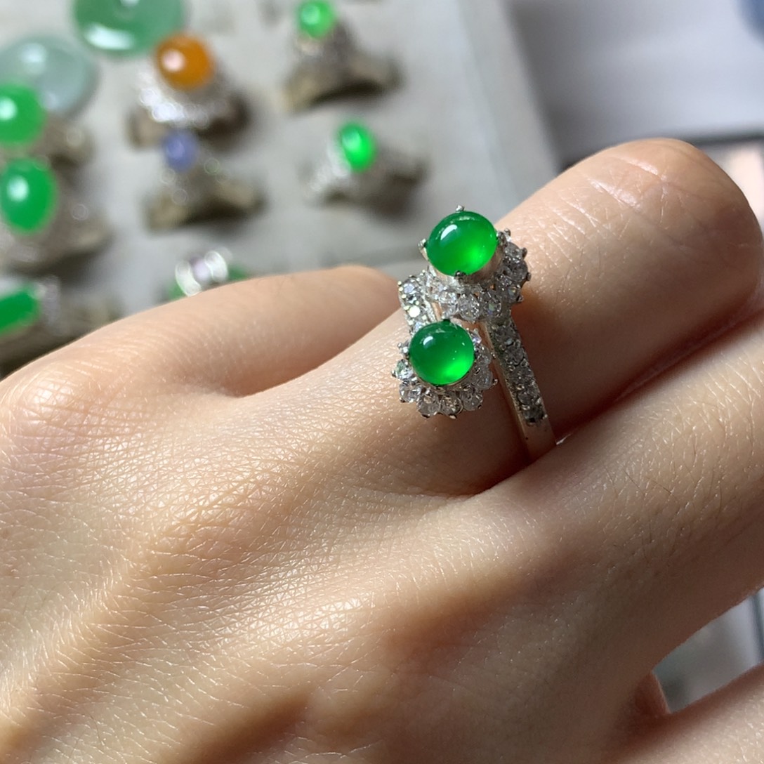 定制翡翠未镶嵌绿戒指