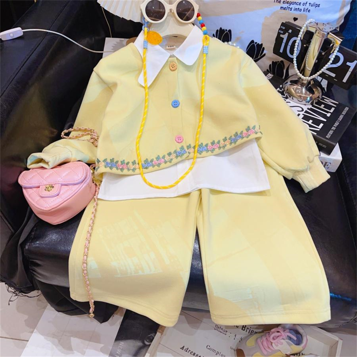 韩韩良品女童套装秋季2025新款韩版衬衫花朵卫衣卫裤三件套AQB008