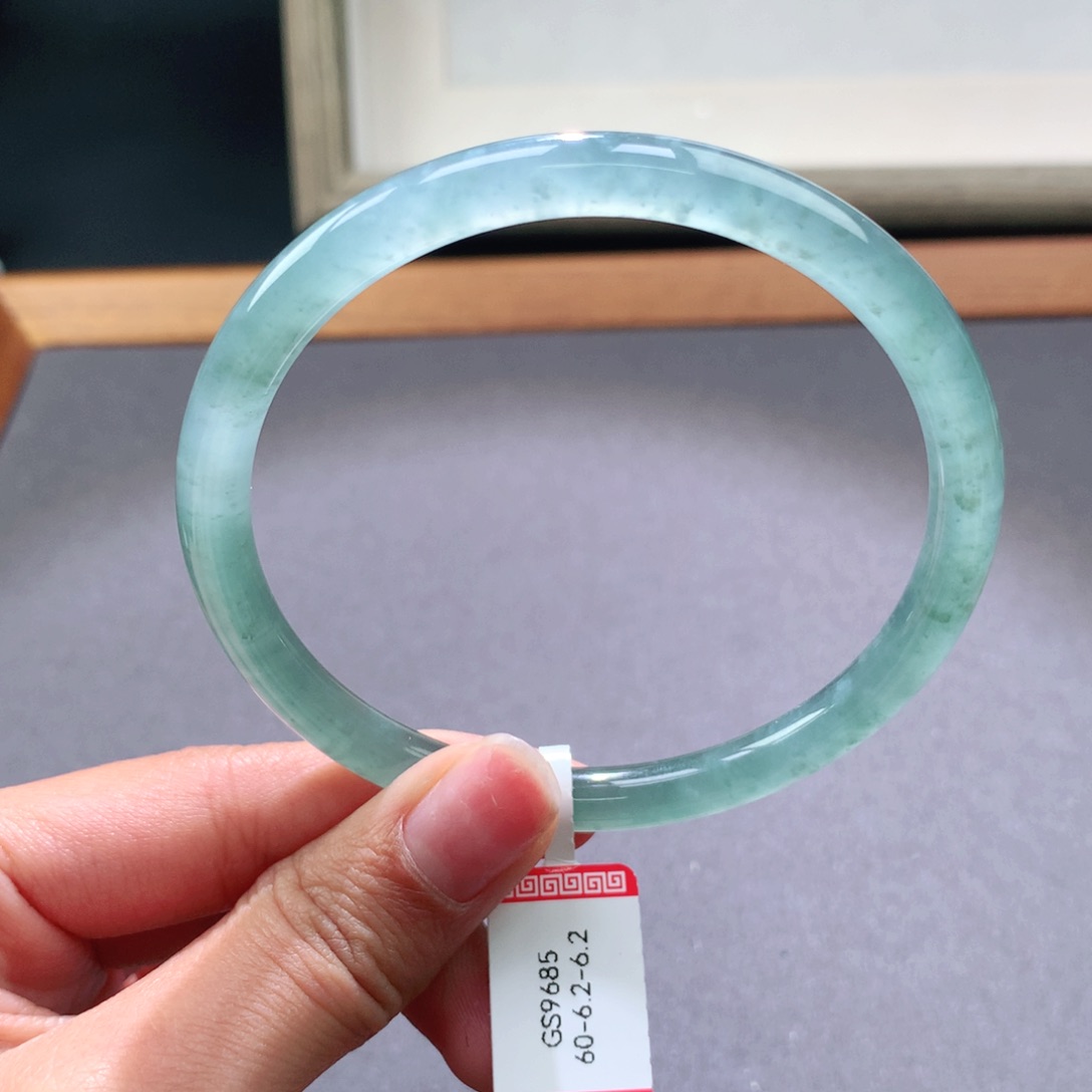 翡翠手镯未镶嵌天然翡翠手镯叮当镯