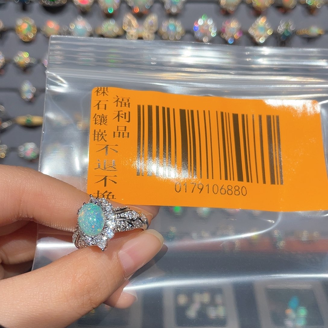 欧泊欧泊戒指银S925镶嵌H****?